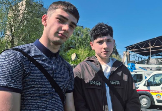 У Запоріжжі знайшли підлітків-героїв, які рятували людей після ударів КАБами по СТО