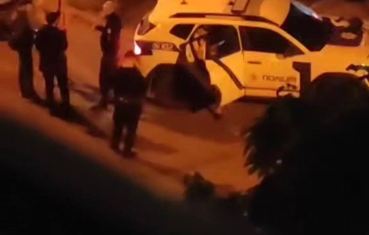 У Запоріжжі чоловік влаштував стрілянину: двоє людей поранені (фото, відео)