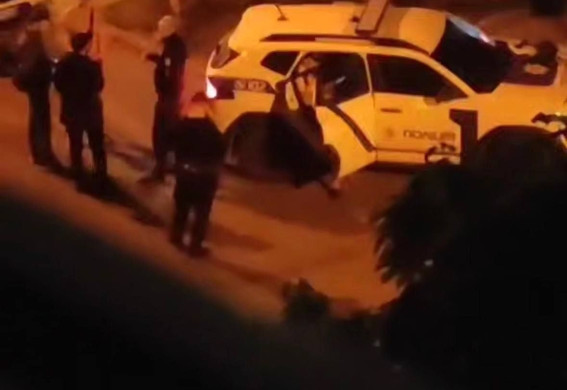У Запоріжжі чоловік влаштував стрілянину: двоє людей поранені (фото, відео)