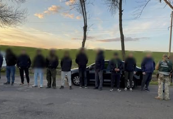 Запоріжець намагався незаконно втекти за кордон у складі «кортежу ухилянтів» (фото)