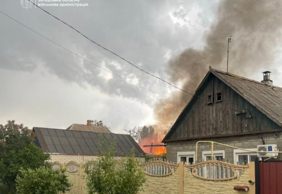 У Запоріжжі внаслідок атаки дронів пошкоджено приватні будинки