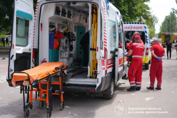 Зросла кількість поранених внаслідок удару по Запоріжжю (фото, відео)