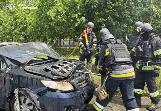 12 поранених та понад 10 пошкоджених будинків: що відомо про удар по Запоріжжю (фото, відео)