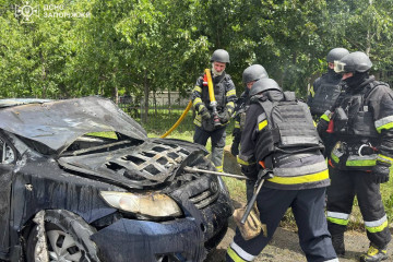 12 поранених та понад 10 пошкоджених будинків: що відомо про удар по Запоріжжю (фото, відео)