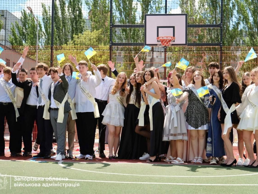 Останній дзвоник в одній із запорізьких шкіл