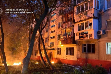 Нічний удар по Запоріжжю: пошкоджено багатоповерхівки, є поранені (фото, відео)