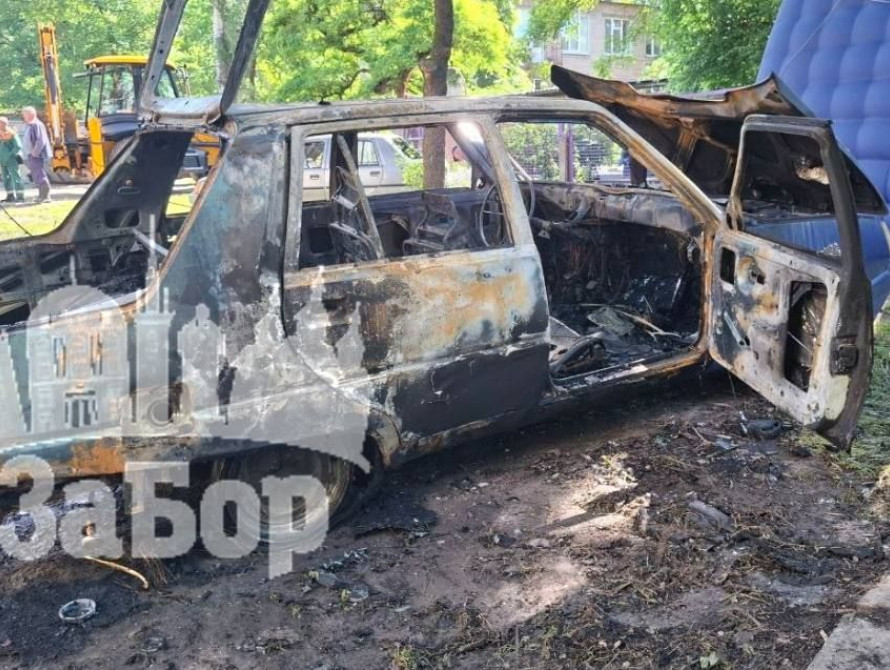 Вигоріла автівка під будинком в Олександрівському районі Запоріжжя