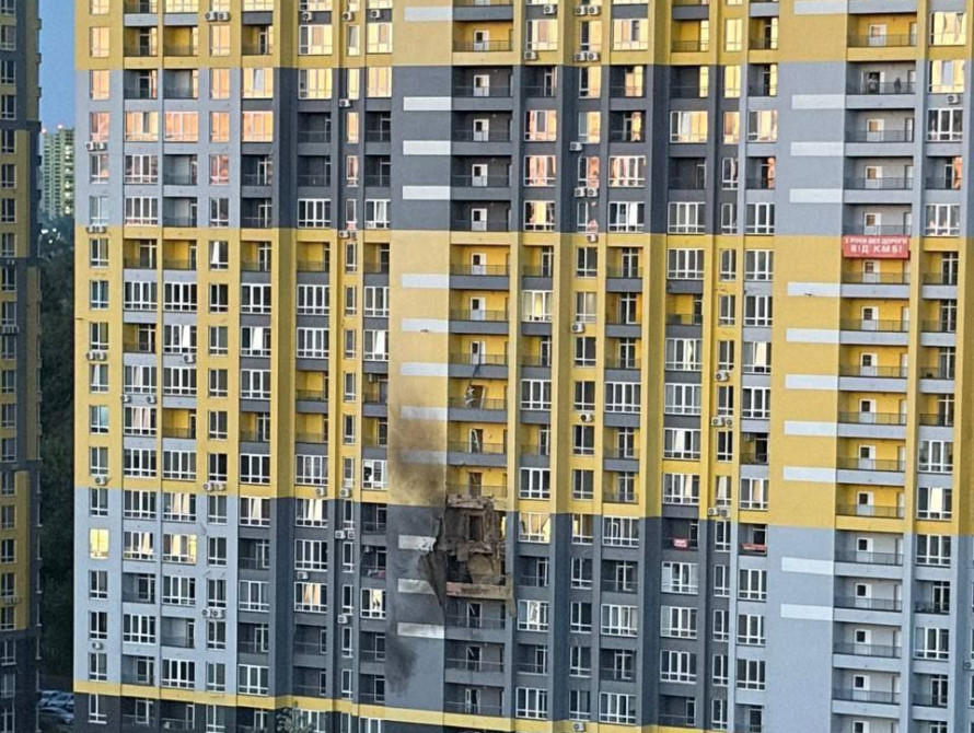 Наслідки удару по багатоповерхівці у Києві 2 червня