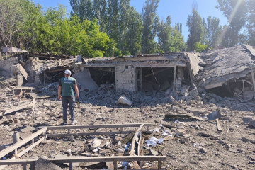 Через нічний обстріл у Запоріжжі пошкоджено вже 17 будинків, екологи фіксують масштабне засмічення земель (фото)