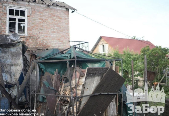 Російські війська вчергове атакували Запоріжжя дронами: у Космічному районі поранено двох людей (фото)