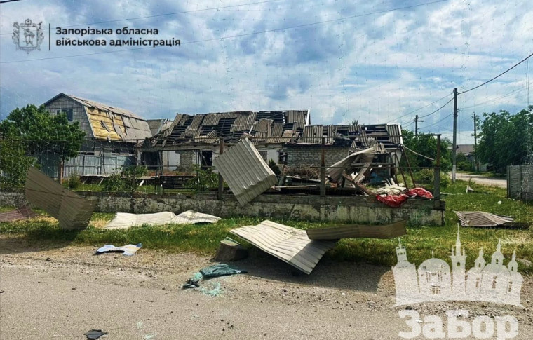 Росіяни вдарили КАБами по зупинці у Балабіне: є загиблі та поранені (відео 18+)