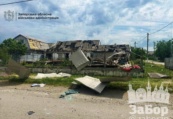 Росіяни вдарили КАБами по зупинці у Балабіно: є загиблі та поранені (фото, відео)