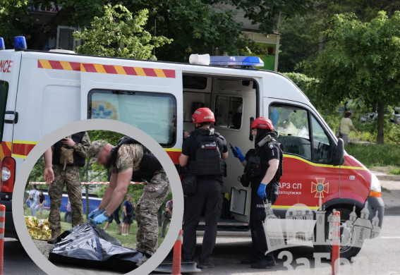 Кількість поранених через атаку на Бабурці в Запоріжжі зросла до 23: на зупинці над тілом загиблої продавчині сидять її близькі (відео 18+)