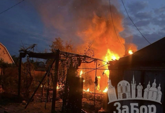 Вночі росіяни вдарили по Запоріжжю: поранена жінка, пошкоджено чотири будинки (фото)