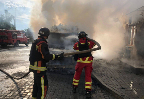На Запоріжжі дрони атакували Швидку та цивільне авто: є поранені