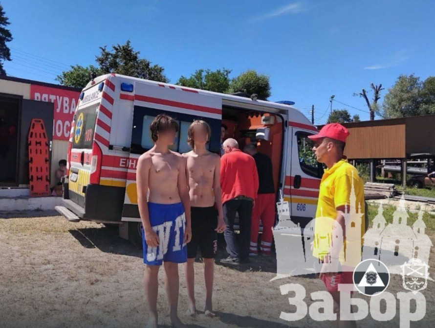 Рятувальники та підлітки поблизу острова Байда