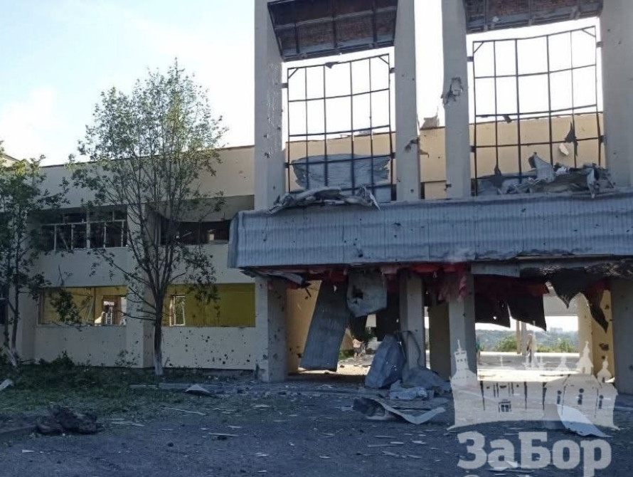 Зруйнований Палац дитячої та юнацької творчості в Запоріжжі