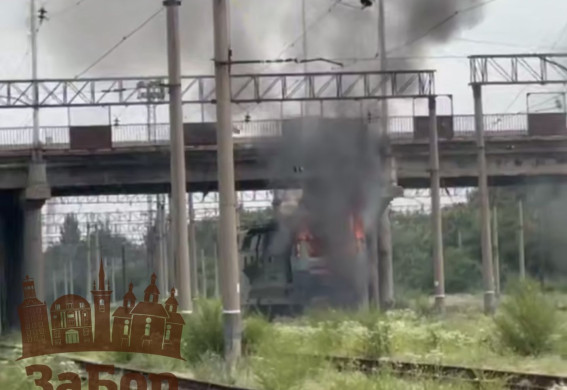 Російські дрони вдарили по локомотивах у Запоріжжі: загинув помічник машиніста (відео)
