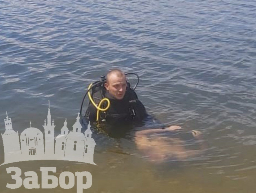 Рятувальники витягли тіло чоловіка, який зник у воді у Запоріжжі