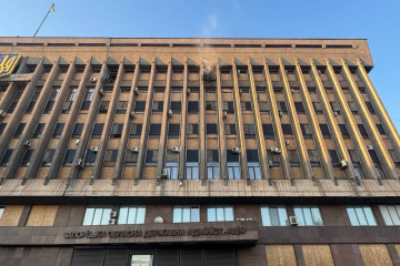 Два удари по будівлі Запорізької ОДА за вечір: після масованої атаки FPV-дронів Федоров анонсував нові заходи захисту (відео)