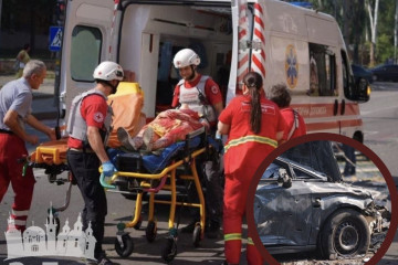 Росіяни атакували промисловий обʼєкт у Запоріжжі: виникла пожежа, є постраждалі