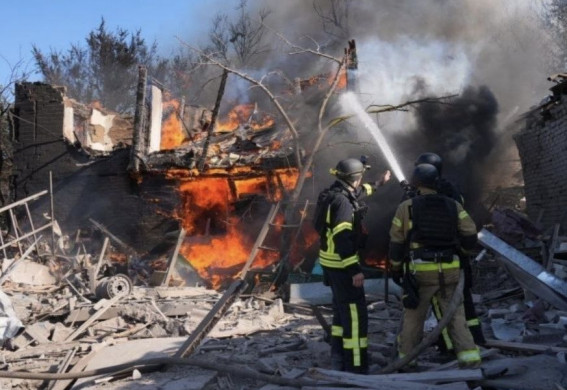Росіяни знову вдарили КАБами по Запоріжжю: троє загиблих, дві будівлі зруйновані повністю (фото, відео)