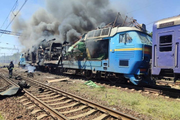 Під Запоріжжям атаковано пасажирський потяг: що відомо (відео моменту прильоту)