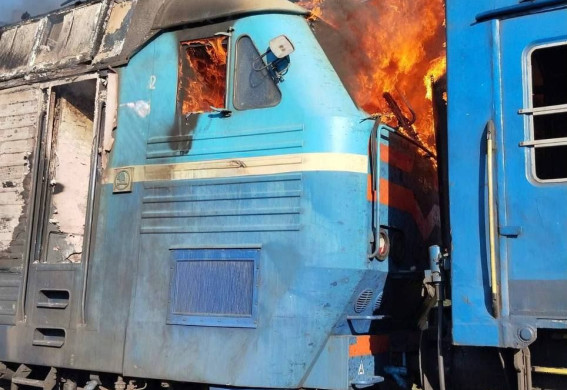 Росіяни знову атакували пасажирський потяг на Запоріжжі: поранена провідниця (фото)