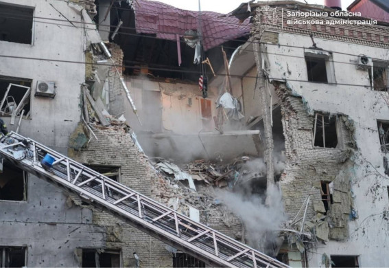 З-під завалів у Запоріжжі деблокували тіло 11-річної дівчинки: кількість жертв російського авіаудару зросла до трьох