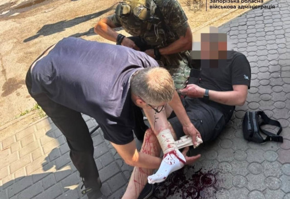 У Запоріжжі внаслідок атаки російського дрона поранено двох людей (фото)