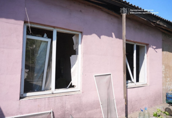 Два удари КАБами по Запоріжжю: над містом здійнялися стовпи диму, щонайменше двоє поранено, пошкоджені будинки та автомобілі