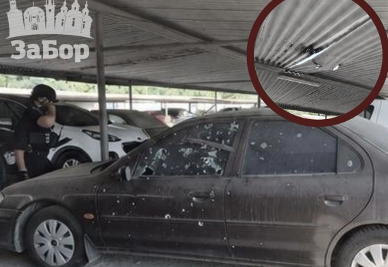 У Запоріжжі на Хортиці FPV-дрон влучив у дах автостоянки: уламками посіло 8 машин (фото)