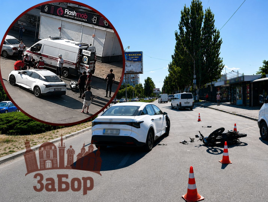 ДТП з мотоциклісткою на Космосі в Запоріжжі (на місці працювали Швидка і поліція)