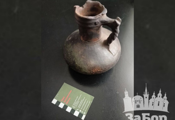 Запоріжці випадково знайшли у воді артефакт віком близько двох тисяч років