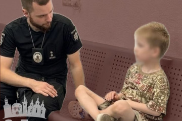 У Запоріжжі на матір 7-річного хлопчика склали протокол: дитина з проблемами у розвитку  сама вийшла з квартири та загубилася (відео)