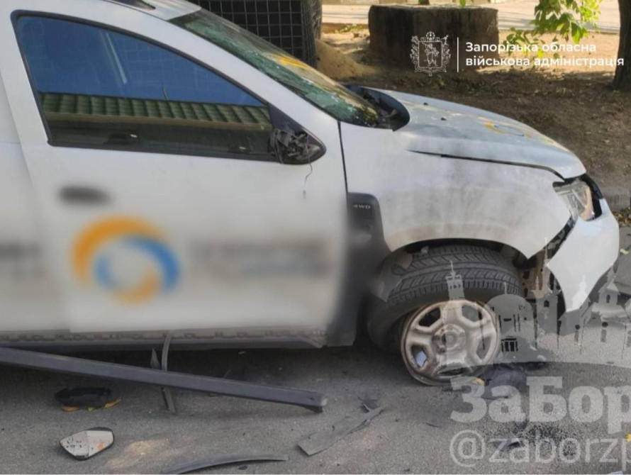 Пошкоджено службову автівку на території одного з підприємств Запоріжжя