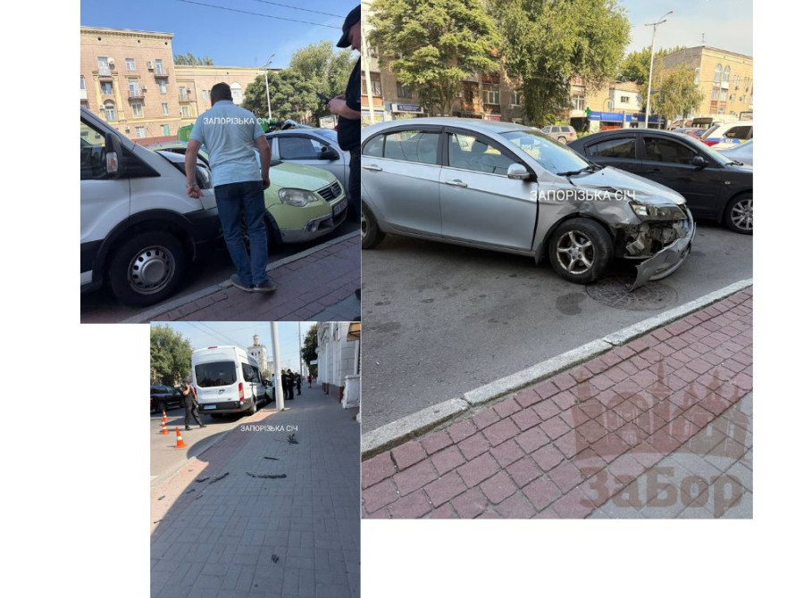 Поліцейський мікроавтобус влетів у припарковані автівки