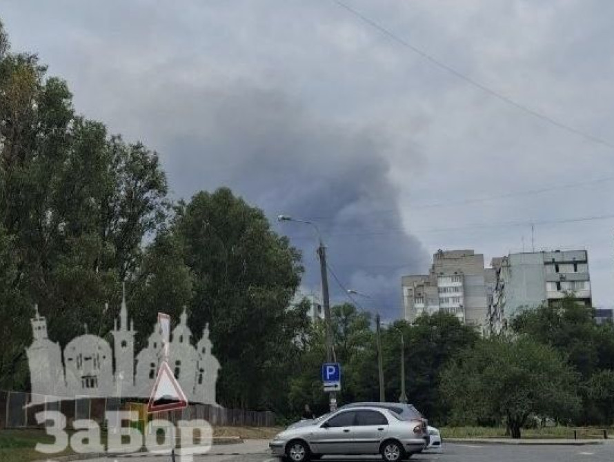 Стовпа диму після прильоту по підприємству на Бабурці