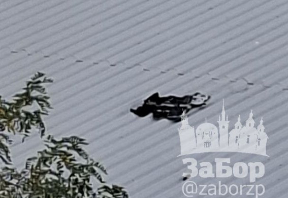 Нічні та ранкові удари по Запоріжжю та області: БпЛА на даху АТБ, удари по базі відпочинку і адмінбудівлі, є загиблі (фото, відео)