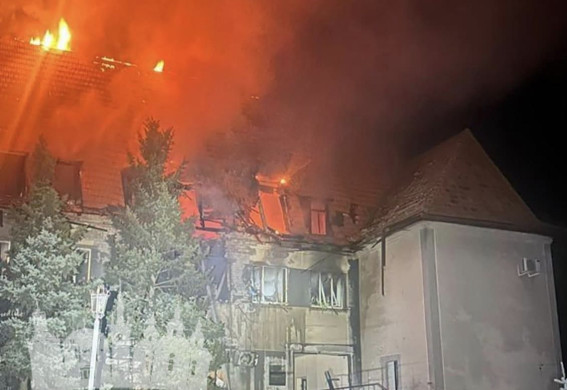 БПЛА на даху АТБ, удари по базі відпочинку,  вантажівці та багатопоповерхівці: на Запоріжжі загинула людина, 4 поранені (фото, відео)