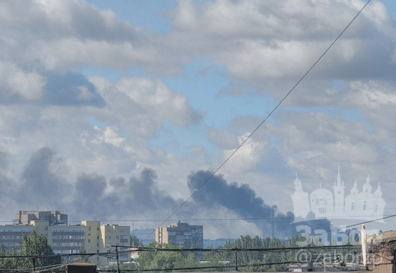 Через атаку росіян на Запоріжжя поранені двоє людей: виникла пожежа на автостоянці