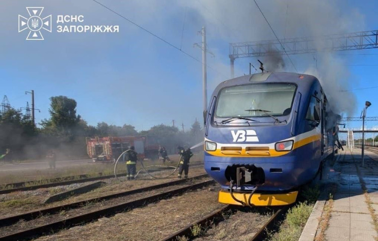 Через атаку РФ на потяг під Запоріжжям загинула провідниця: рух поїздів обмежили (фото)