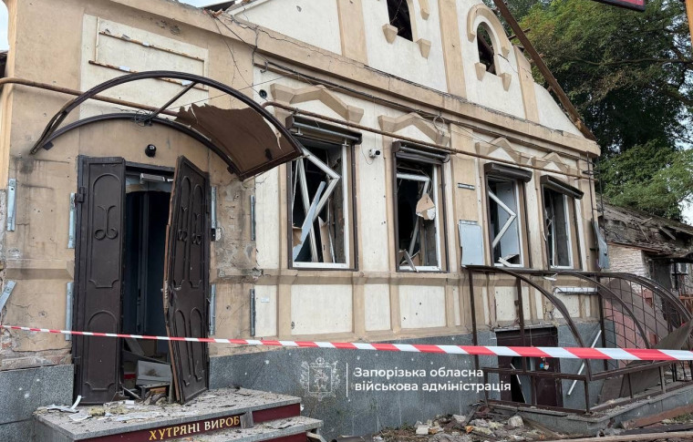Росіяни вночі двічі вдарили по Запоріжжю: пошкоджені будівлі та приватні будинки (фото)