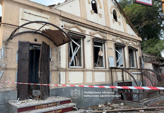 Росіяни вночі двічі вдарили по Запоріжжю: пошкоджені будівлі та приватні будинки (фото)