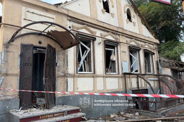 Росіяни вночі двічі вдарили по Запоріжжю: пошкоджені будівлі та приватні будинки (фото)