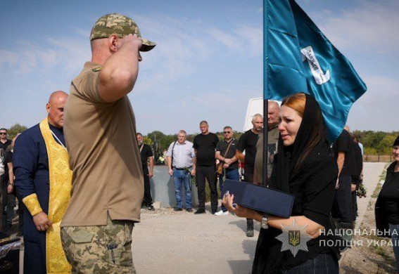 У Запоріжжі попрощалися з поліцейським та військовослужбовцем Романом Алешкевичем, який загинув на Донеччині (фото, відео)