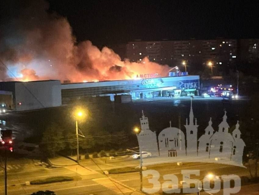 «Амстор» на Пісках після атаки