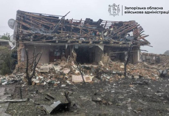 П’ятеро постраждалих, серед них дитина: росіяни вдарили КАБами по Запорізькому району (фото)
