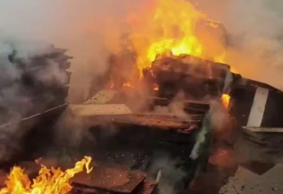 У Запоріжжі росіяни вдарили по складах: є поранені (відео) 