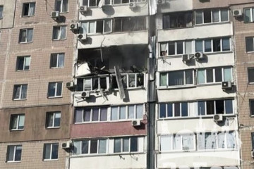 Війська РФ знову вдарили по багатоповерхівці на Пісках: поранена маленька дитина (фото)